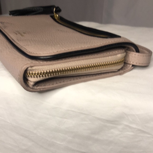 KATE SPADE Chester Street Avie blush colored and black leather crossbody. - Picture 8 of 15